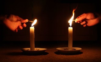 lighting_match_by_candle-other